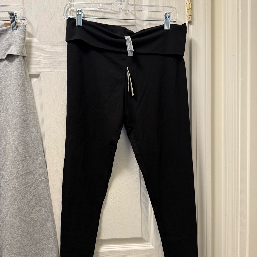 Victoria's Secret Black Ankle Leggings VSX SIZE M